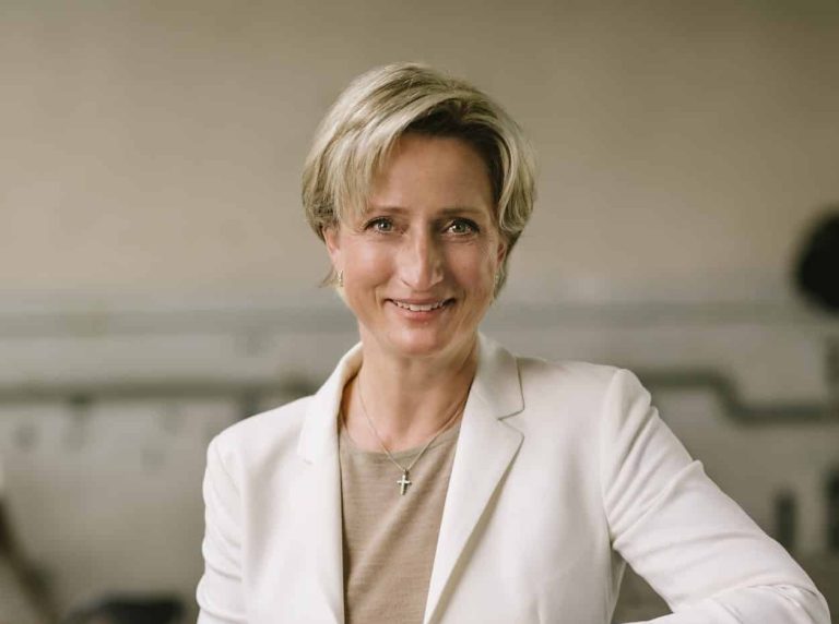 Dr. Nicole Hoffmeister Kraut