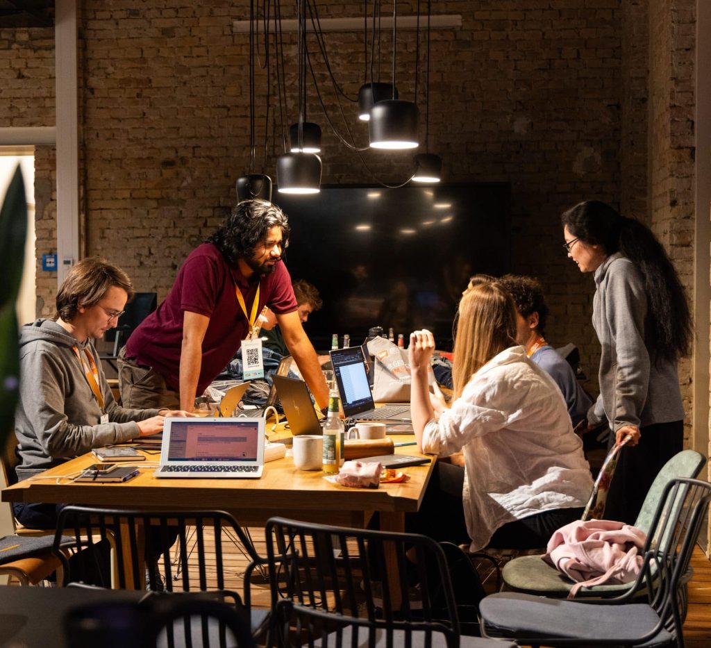 Zu sehen sind Zuschauer:innen beim INNO Festival 2023.